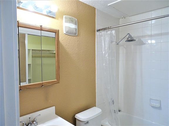 4th image of 6220 Bentwood Trl APT 1303