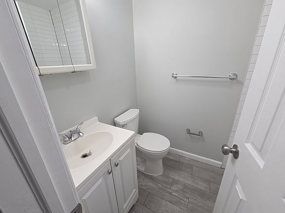 3rd image of 44 Crawford St Floor 1