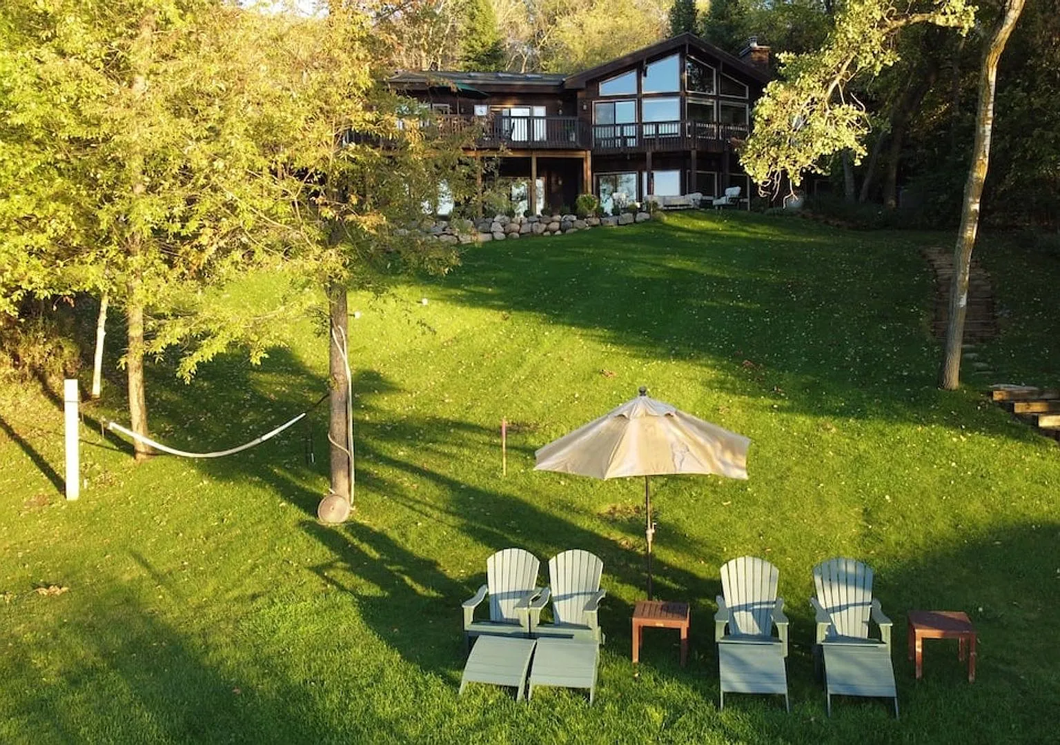 Whitewater Lakefront Furnished Lodge Available for Monthly & Mid-Term Rentals — Photo 2