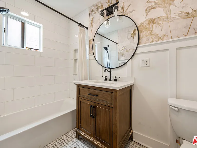 1837 N Middleton Pl — Photo 13