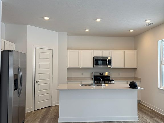 3rd image of 1714 Woods Edge Dr