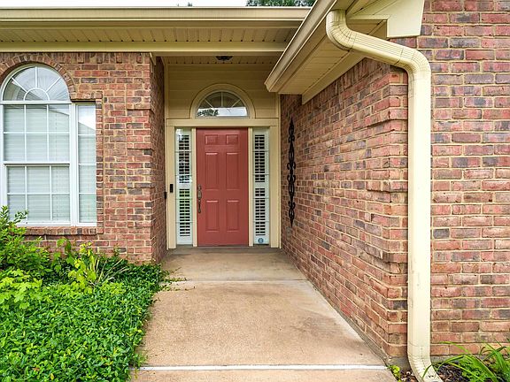 3rd image of 803 Vicksburg Ct