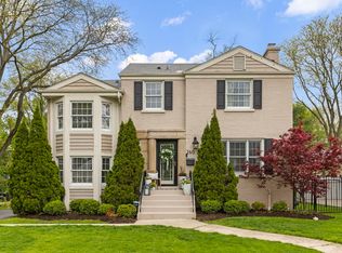 260 Chesterfield Ave, Glen Ellyn, IL 60137