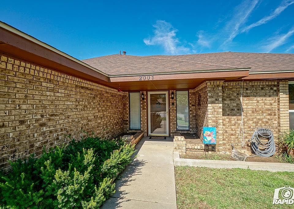 2nd image of 2001 Wydewood Dr