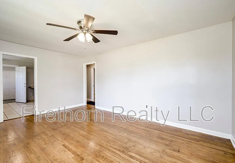 2315 Tobacco Rd — Photo 6