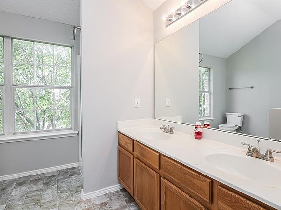 4th image of 1307 Falcon Hollow Ln