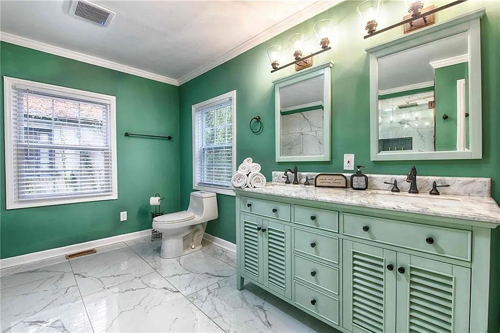 3 bed, 2.0 bath, 1357 sqft, $3,100 — Photo 2