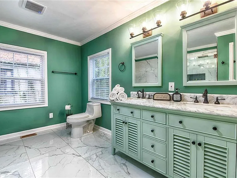 1225 Graymont Dr SW — Photo 2