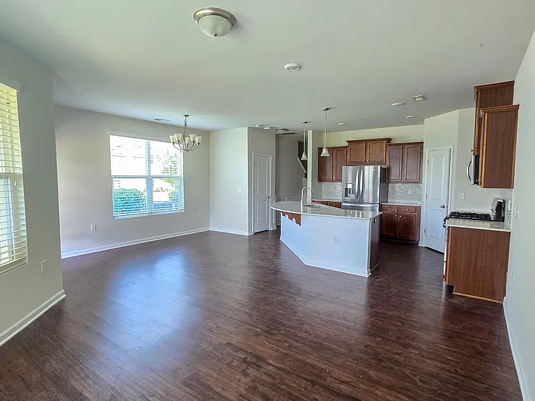 6070 Beale Loop — Photo 13