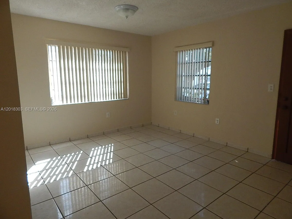 Building Photo - 3671 SW 24th St #2