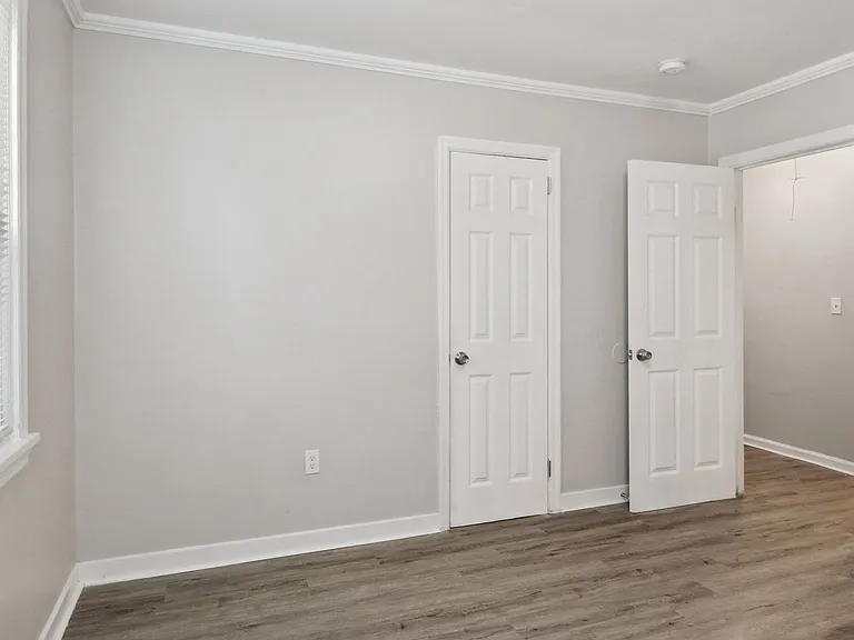 2231 Greenwood St — Photo 8
