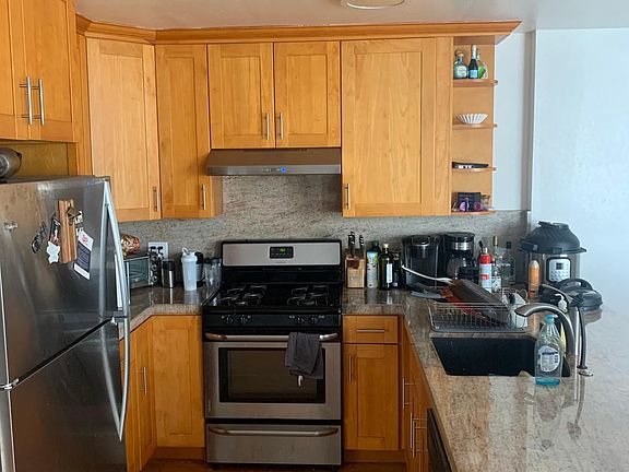 5th image of 736 Green St #738