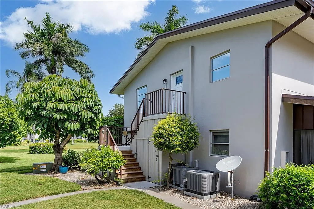 2 bed, 2.0 bath, 1200 sqft, $1,900 — Photo 1