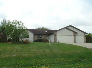 7994 Cricklewood Dr, Roscoe, IL 61073