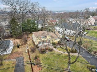 105 Circle Dr, Paramus, NJ 07652