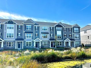 409 Lakeshore Ct, Saint Charles, IL 60174