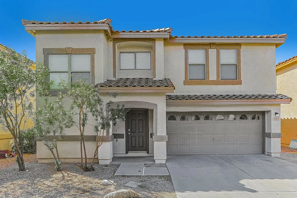 3 bed, 2.5 bath, 2286 sqft, $2,285 — Photo 1