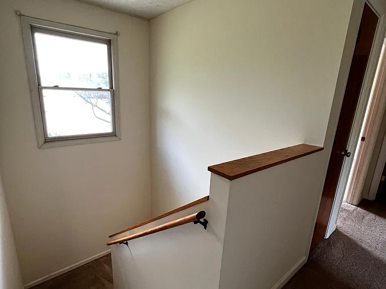 241 Creekside Ct #B — Photo 6