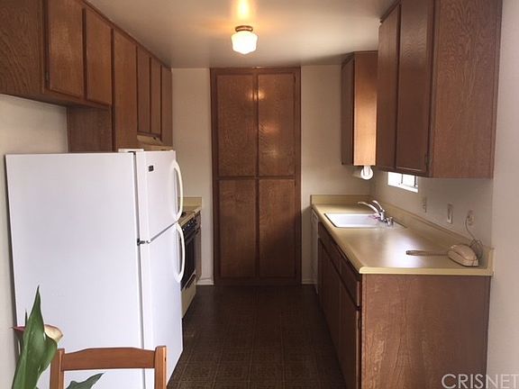5th image of 3010 Montrose Ave APT 23