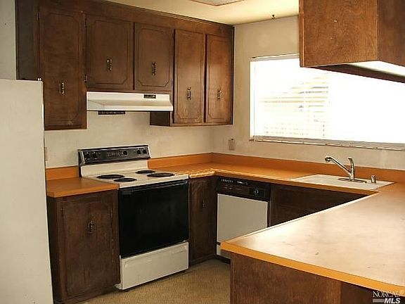 3rd image of 104 Kearney Way