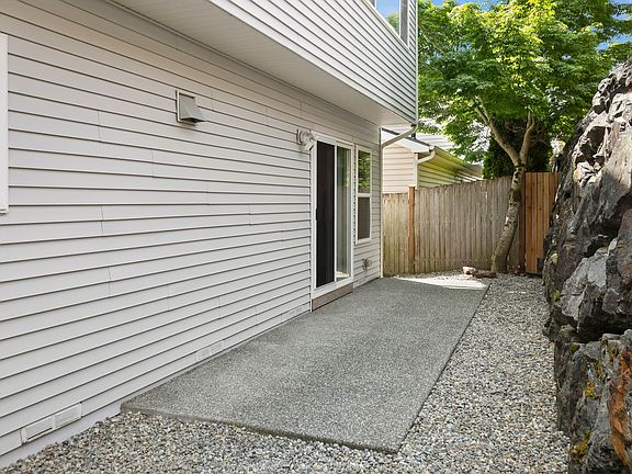 5th image of 3910 NE 5th Pl