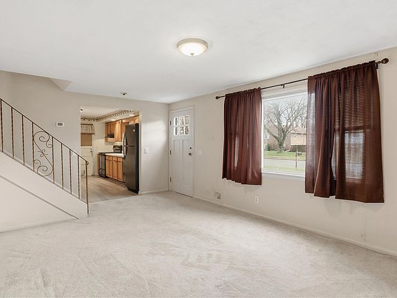 5th image of 577 Fetzner Rd
