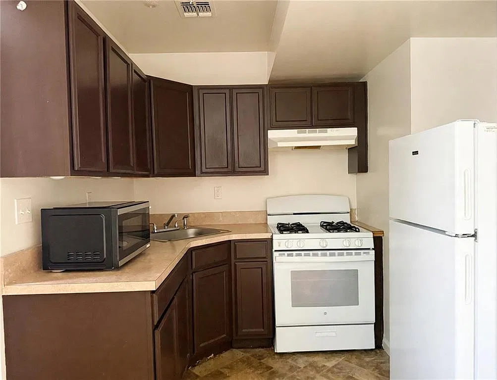 1 bed, 1.0 bath, 500 sqft, $2,481 — Photo 1