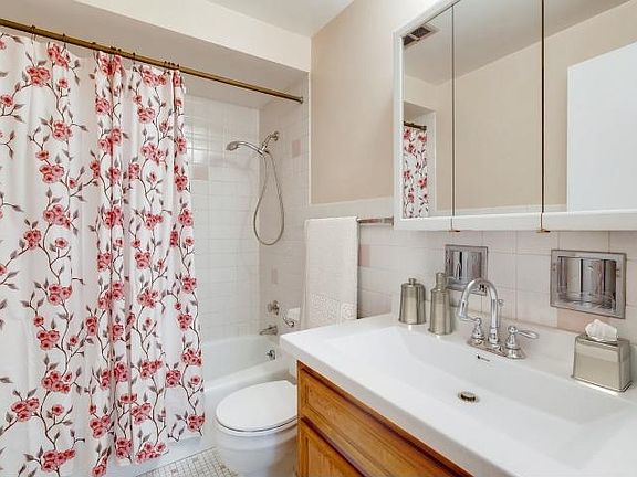 3rd image of 5755 W Diversey Ave #2S