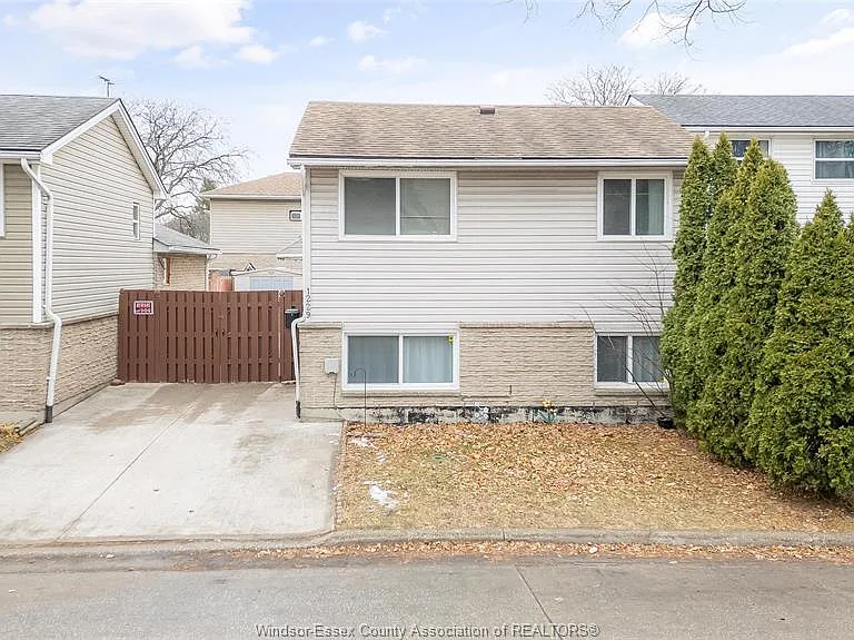 1229 Arncliffe Pl — Photo 1
