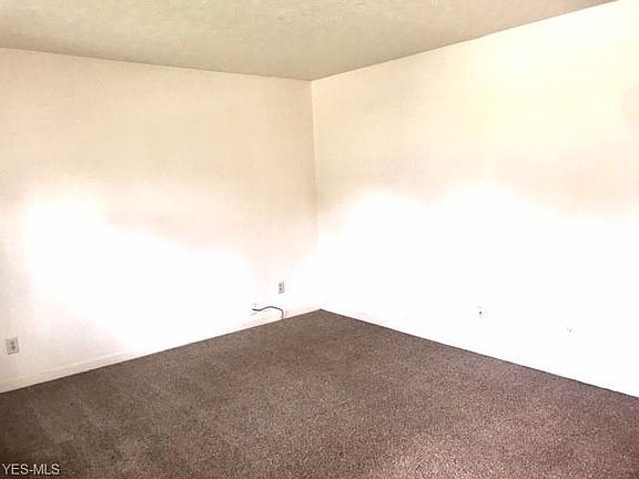 4th image of 159 Weller Dr #2