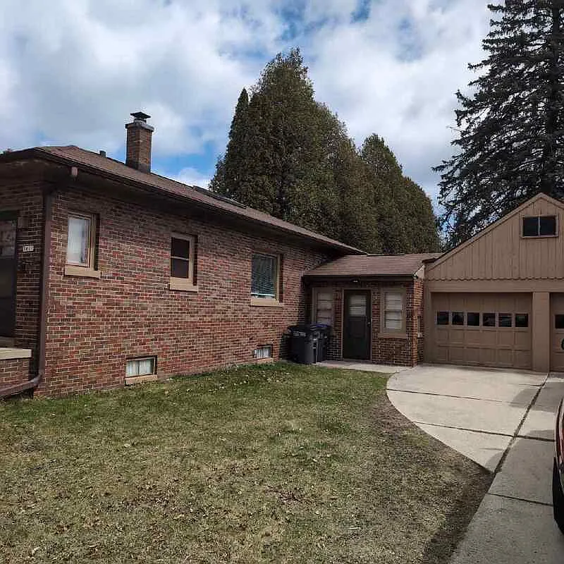 2 bed, 1.0 bath, 1110 sqft, $1,499 — Photo 2