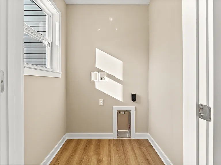705 Ravenshire Ct — Photo 12