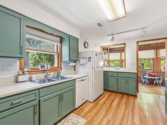 4th image of 35 Woodland Ave