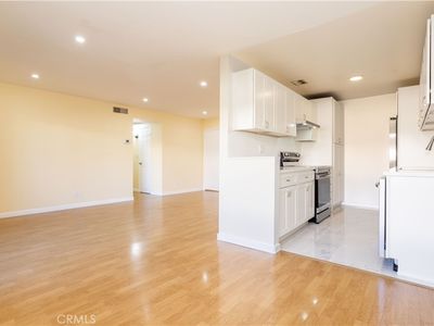 5414 Newcastle Ave APT 8, Encino, CA, 91316