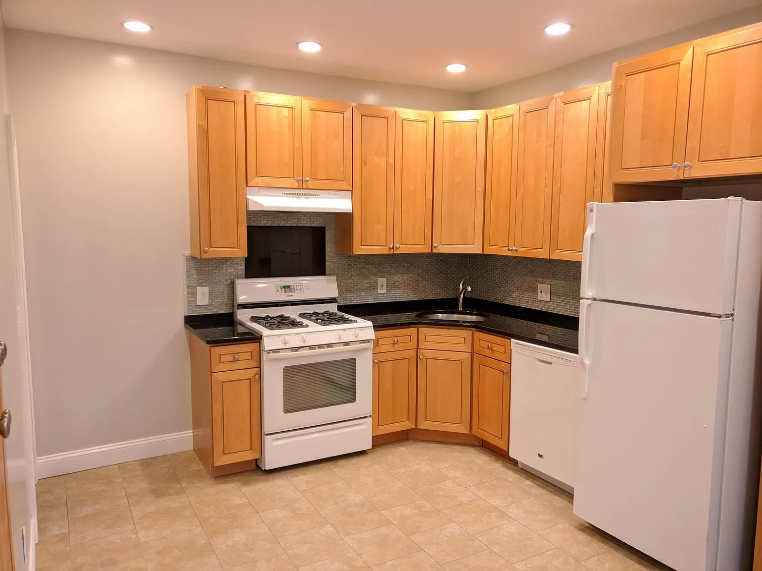 2 bed, 1000 sqft, $2,800 — Photo 1