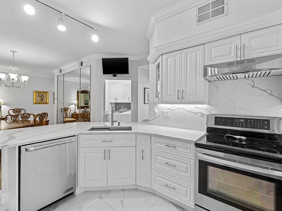 1st image of 2120 Cay Lagoon Dr APT 213