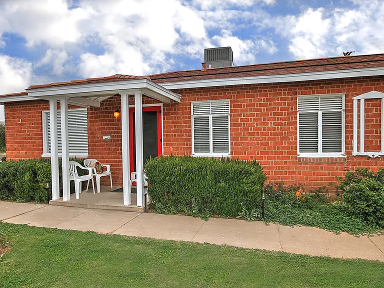 W Earll Dr — Photo 4