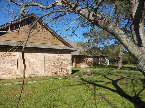 3rd image of 3901 Scenic Hill Ln