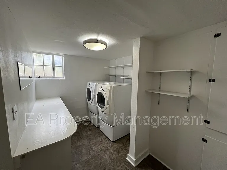 411 Wellesley Dr SE — Photo 18