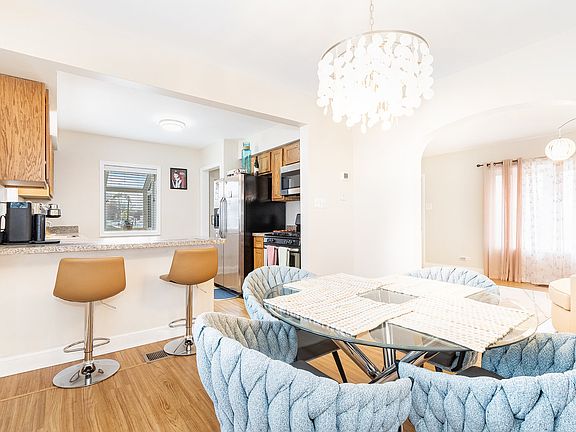 5th image of 9514 S Trumbull Ave