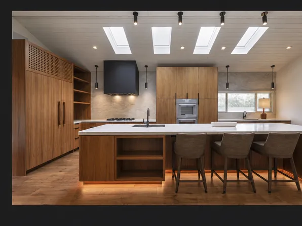9258 Swallow Dr, Los Angeles, CA 90069
