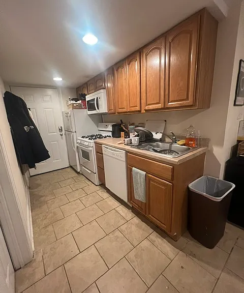 3323 Powelton Ave #1R — Photo 3