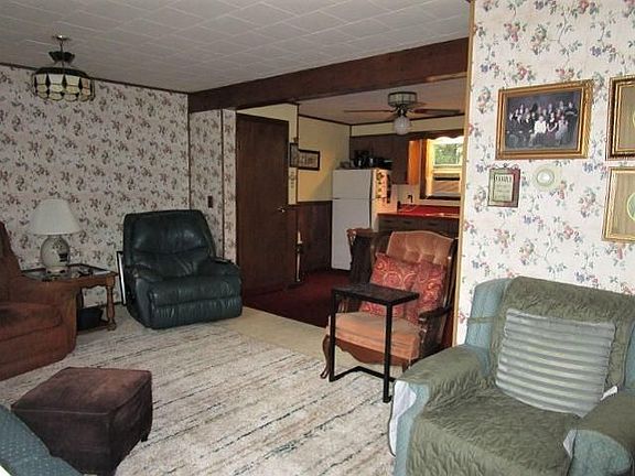 3rd image of 143 Oak Dr