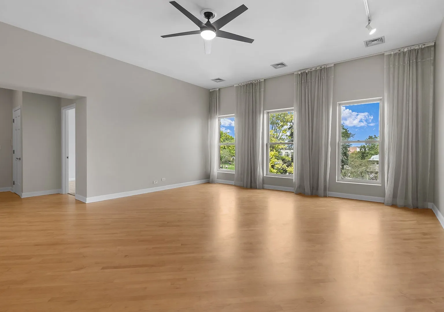 2 bed, 1500 sqft, $2,600 — Photo 2