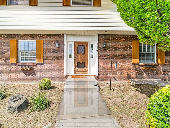 3rd image of 1721 Maplewood Dr