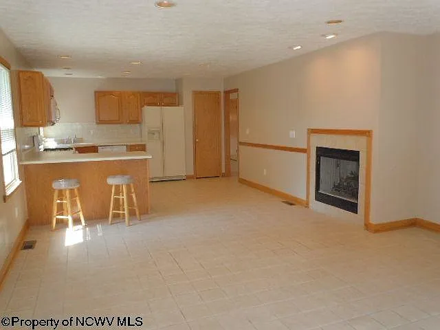 3 bed, 2.0 bath, $2,500 — Photo 3