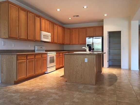 4th image of 2574 E Grand Canyon Dr