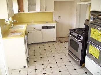 4th image of 10733 Floralita Ave