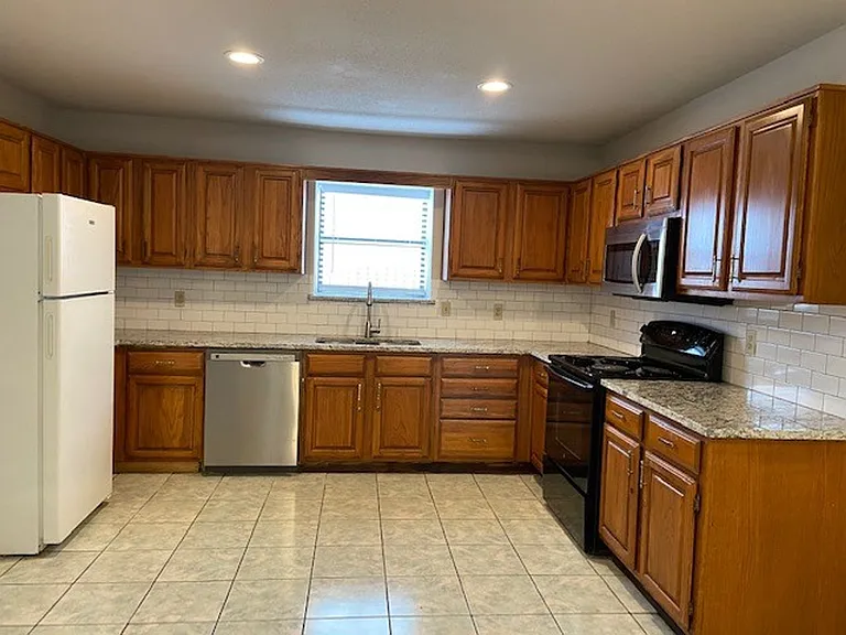 2303 Markland St — Photo 20