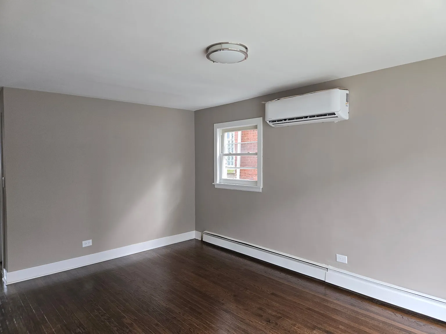 7647 N Greenview Ave — Photo 4
